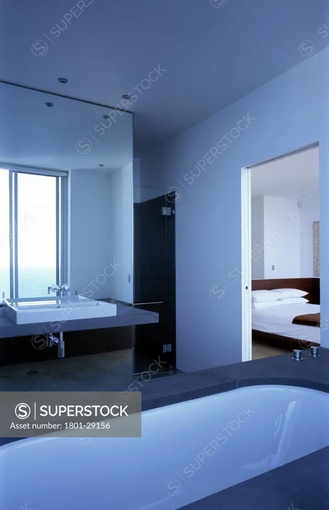 CLIFF HOUSE, SYDNEY, NEW SOUTH WALES, AUSTRALIA, ENSUITE VIEWED OVER BATH, WALTERS AND COHEN WITH COLLINS AND TURNER