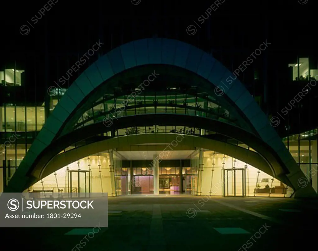CITY POINT - SIMMONS AND SIMMONS SOLICITORS, ROPEMAKER STREET, LONDON, EC2 MOORGATE, UNITED KINGDOM, MAIN ENTRANCE NIGHT SHOT, WATES CONSTRUCTION