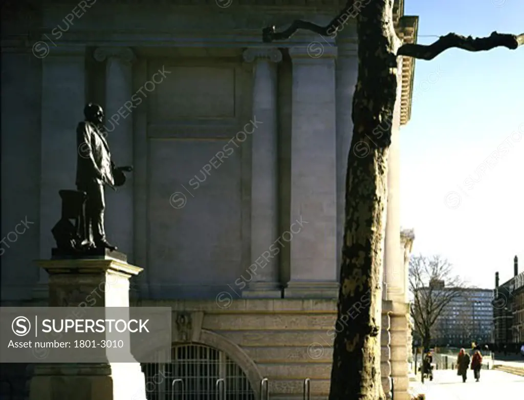 GARDENS - TATE BRITAIN, MILLBANK, LONDON, SW1 VICTORIA, UNITED KINGDOM, NORTH ELEVATION WITH STATUE, ALLIES AND MORRISON