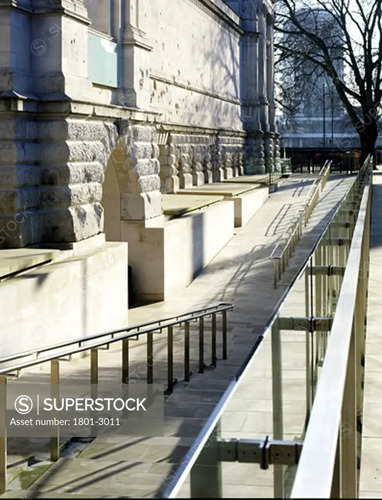 GARDENS - TATE BRITAIN, MILLBANK, LONDON, SW1 VICTORIA, UNITED KINGDOM, VIEW LOOKING ALONG HANDRAIL TOWARD RIVER, ALLIES AND MORRISON