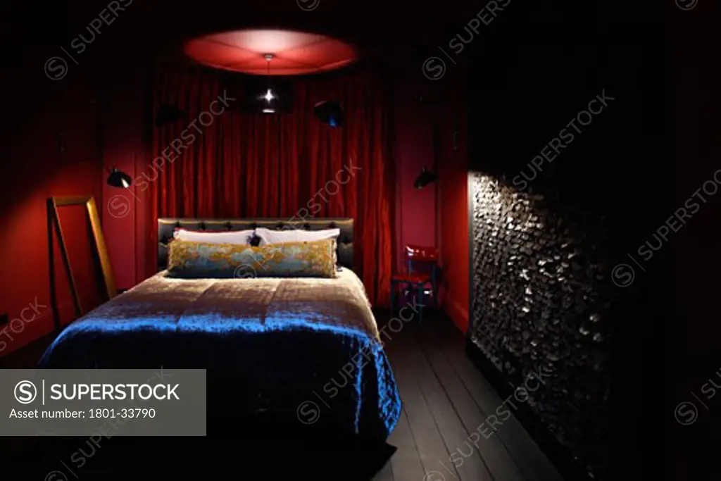 Private house night time photograph of master bedroom., Private House, London, Greater London, Stiff and Trevillion Architects
