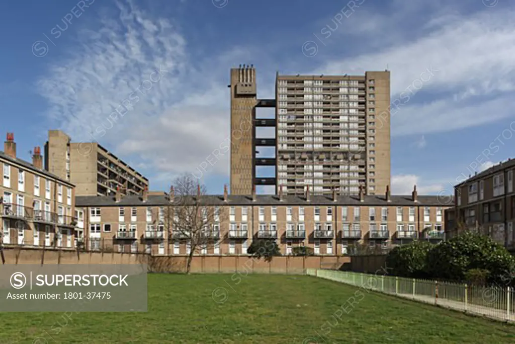 Brownfield Estate (Balfron Tower & Carradale / Glenkerry Houses), London, United Kingdom, Erno Goldfinger, Detail of balfron tower seen from south.