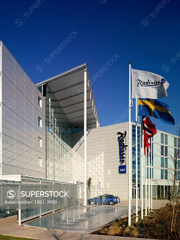 RADISSON SAS, STANSTED AIRPORT, STANSTED, ESSEX, UNITED KINGDOM, FOUNTAIN FLAGS AND ENTRANCE, AUKETT FITZROY ROBINSON