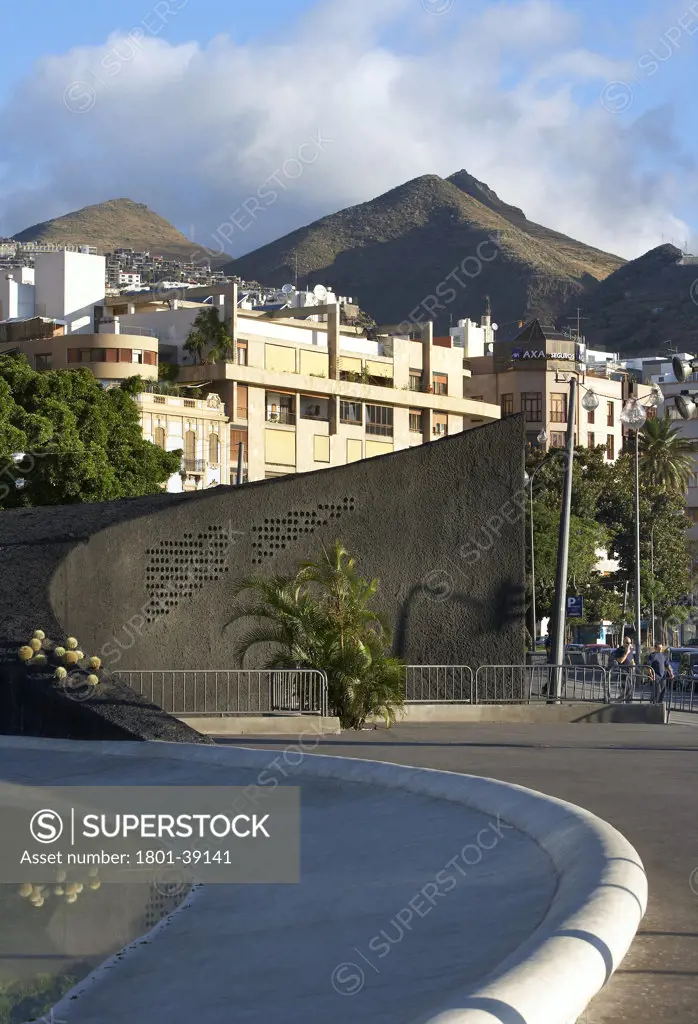 Plaza De Espana, Santa Cruz De Tenerife, Spain, Herzog & De Meuron, Plaza de espana general view showing the curve of the wading pool and tourist information office building.