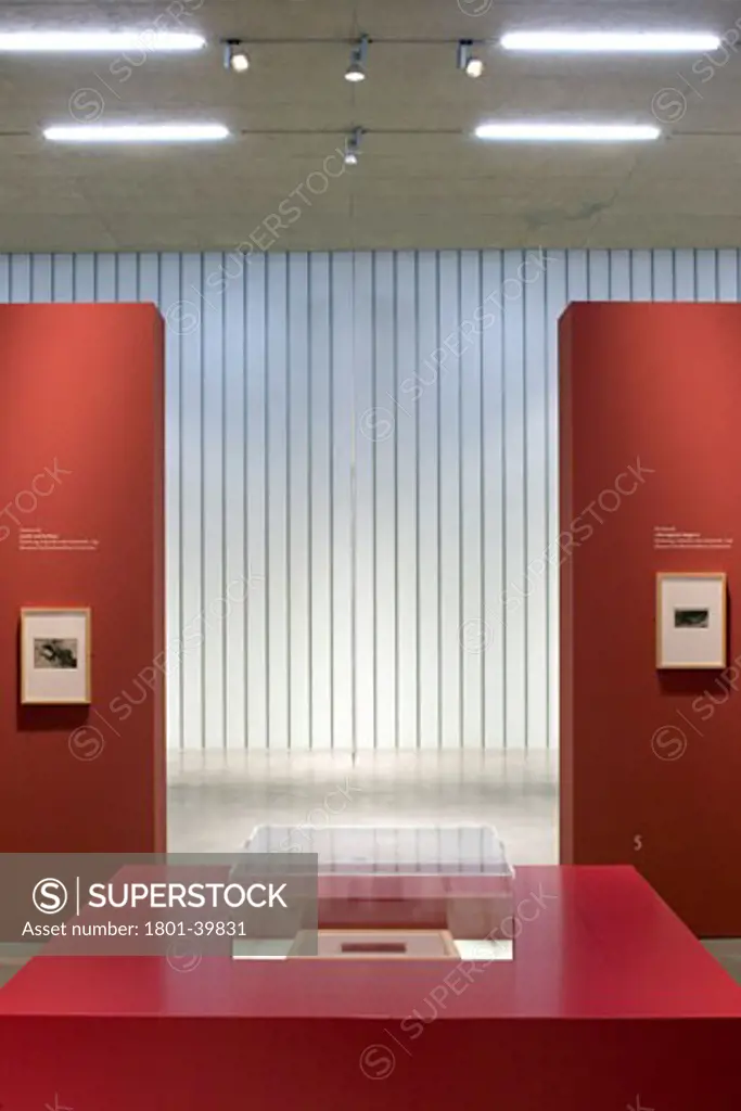 Galerie Stihl Waiblingen, Stuttgart-Waiblingen, Germany, Hartwig Schneider Architekten, Stihl gallery: display cabinet and red walls..