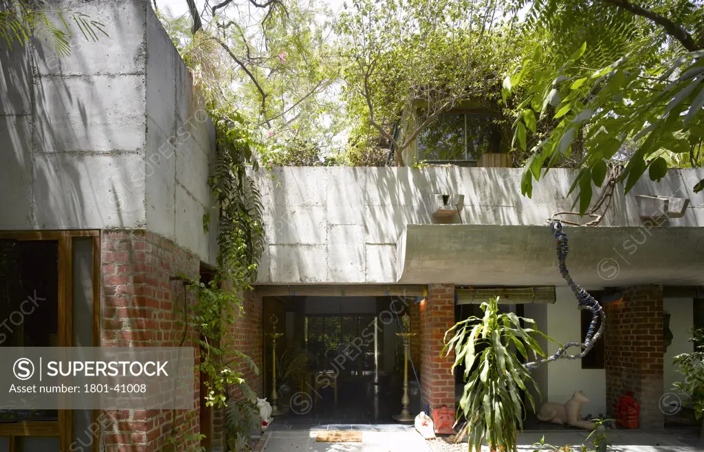 Sarabhai House, Ahmedabad, India, Le Corbusier, Sarabhai house- main entrance.