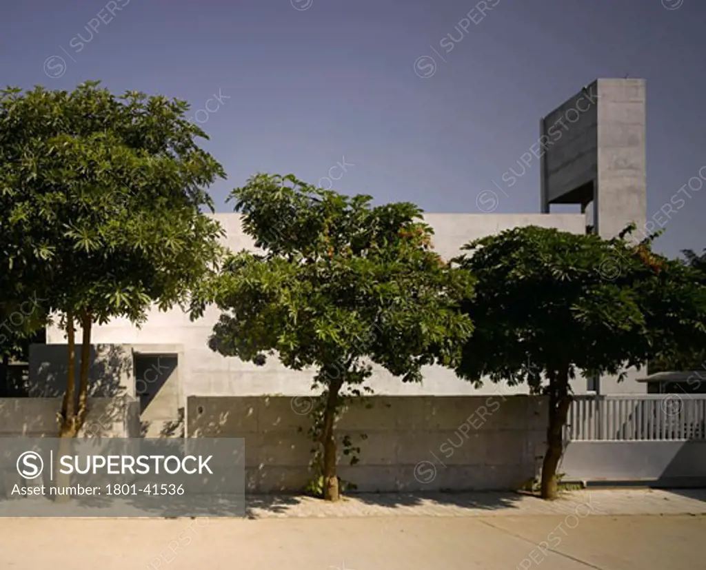 Residence for Ashok Patel, Ahmedabad, India, Matharoo Associates, Patel house side view.