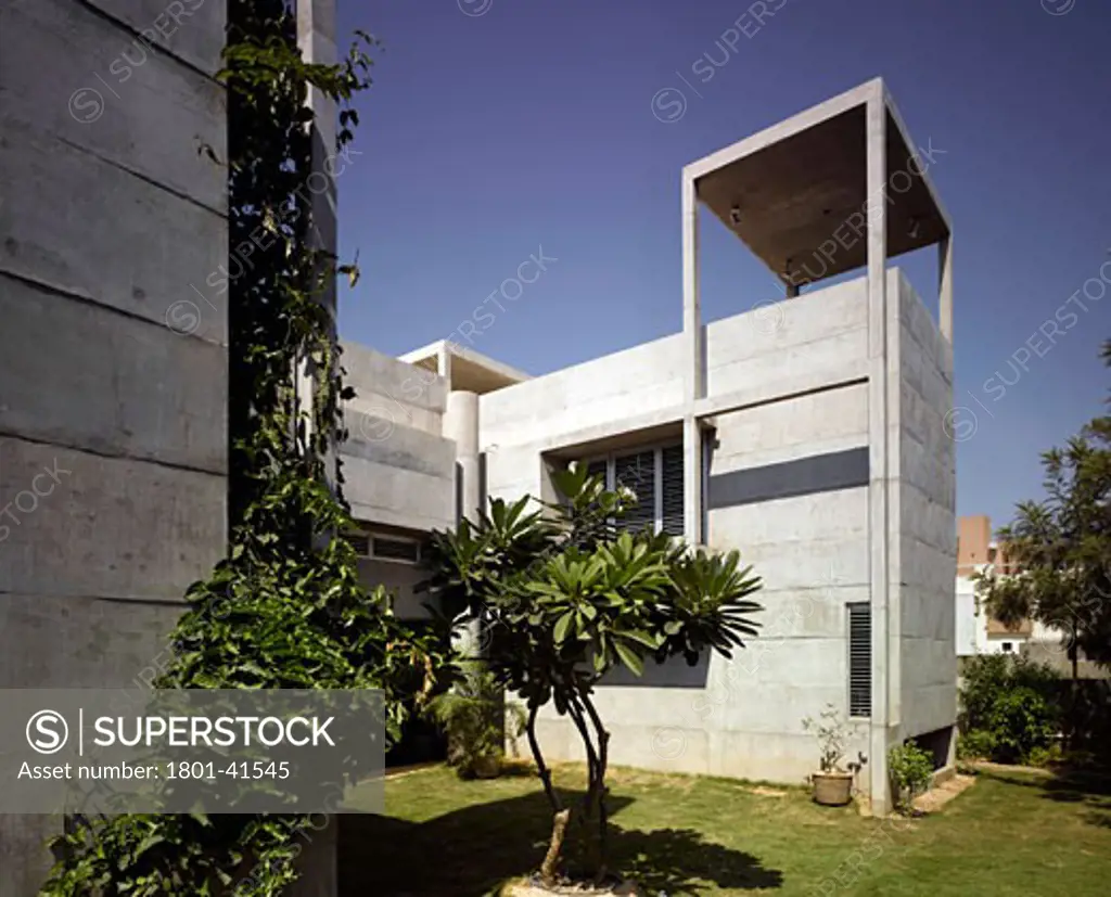 Residence for Ashok Patel, Ahmedabad, India, Matharoo Associates, Patel house garden.