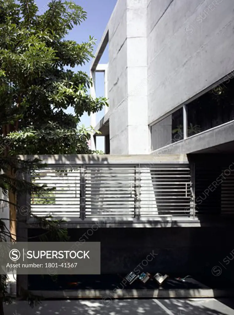 Residence for Ashok Patel, Ahmedabad, India, Matharoo Associates, Patel house rear courtyard.