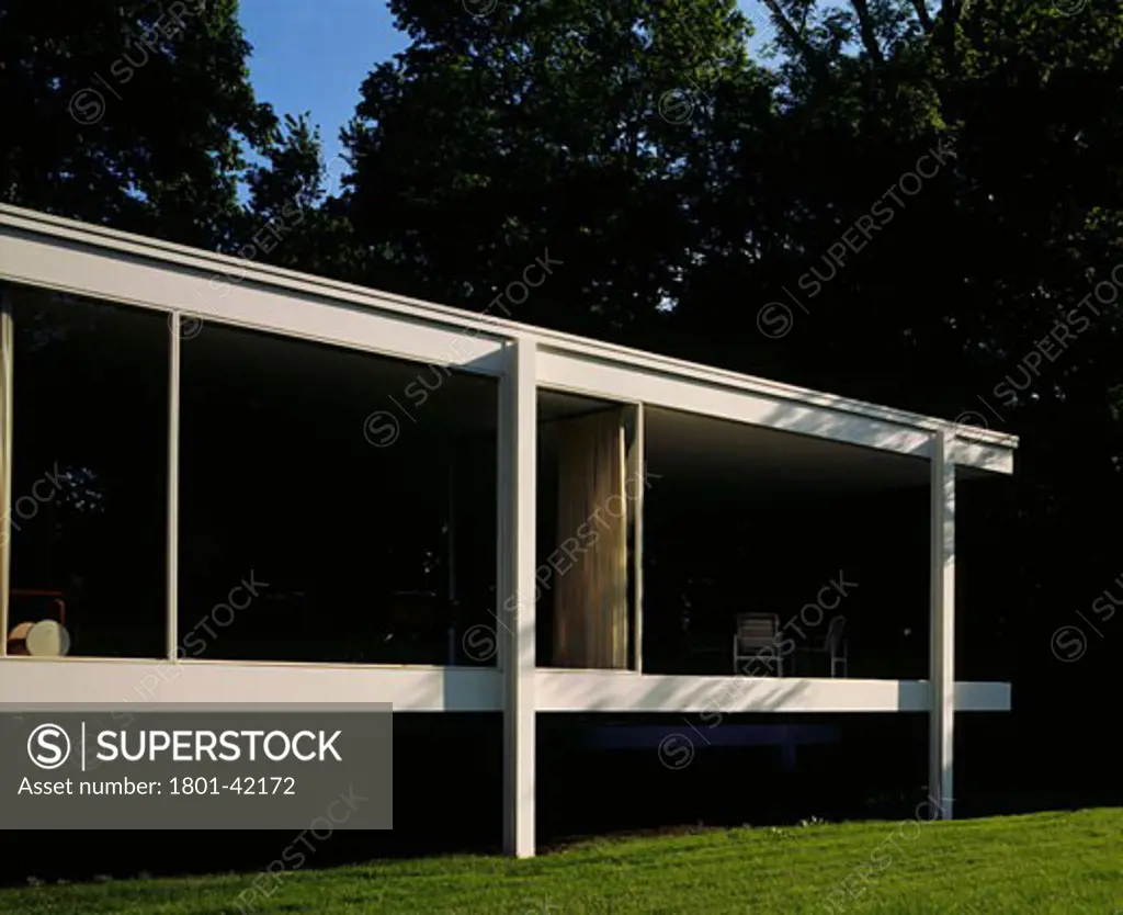 Farnsworth House, United States, Ludwig Mies Van Der Rohe, Farnsworth house exterior with grass bank.