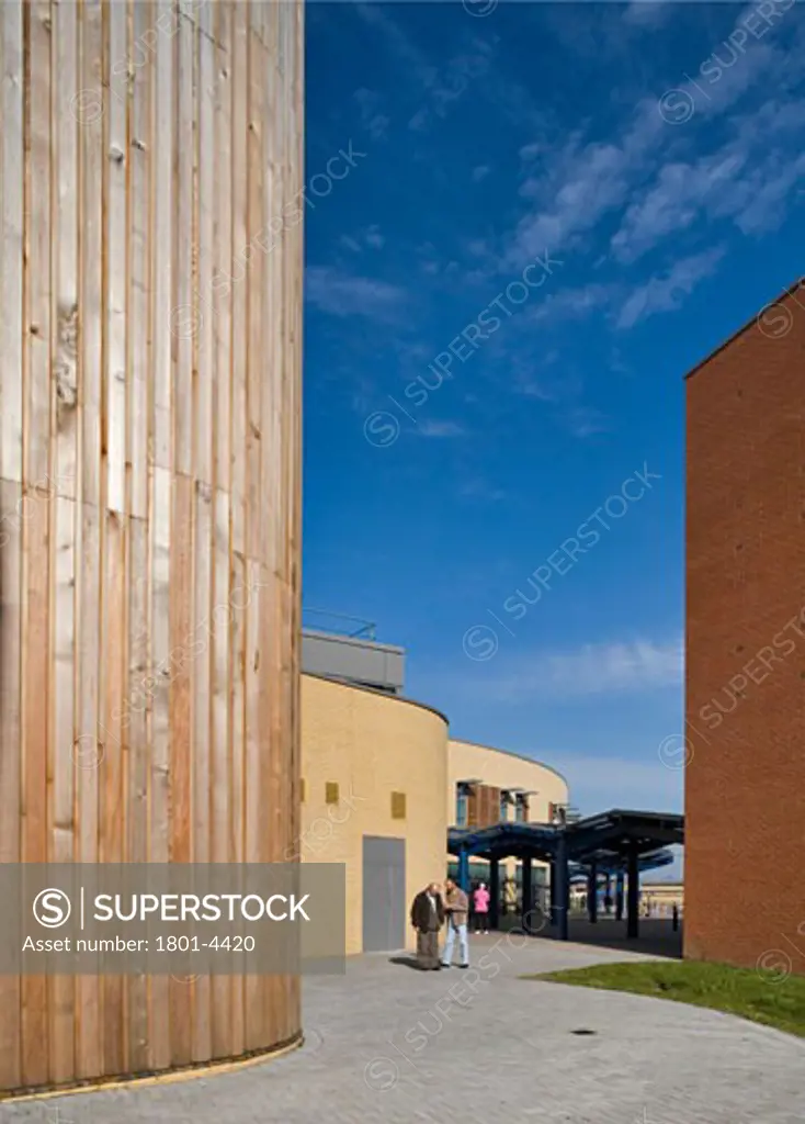 ROMFORD HOSPITAL, ROMFORD, LONDON, UNITED KINGDOM, VIEW OF ENTRANCE AND TIMBER CLAD TOWER, BUILDING DESIGN PARTNERSHIP