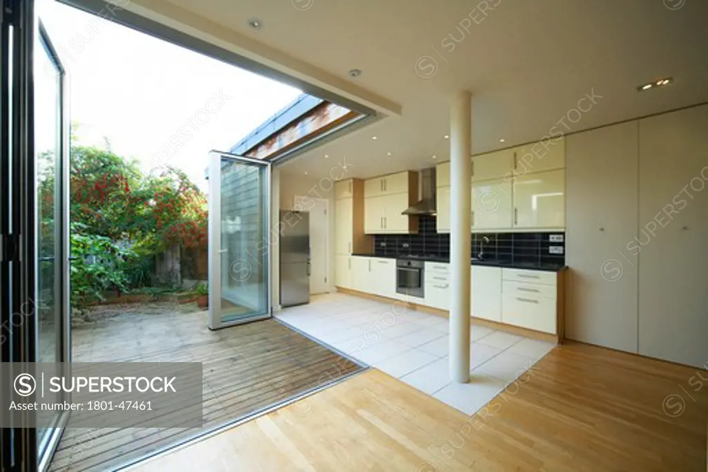 Private House, London, United Kingdom, Archicraft, PRIVATE HOUSE ARCHICRAFT ROB MATHISON SOUTH WOODFORD LONDON UK 2009. INTERIOR SHOT SHOWING THE SLEEK DESIGN OF THE OPEN PLAN KITCHEN AND GLASS DOOR ONTO THE GARDEN
