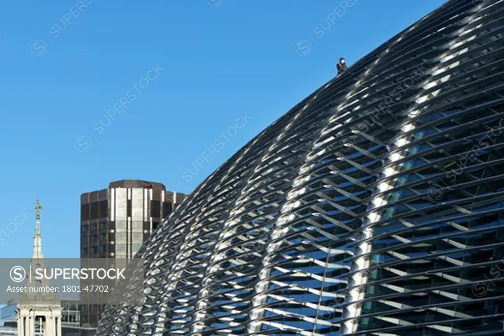 The Walbrook, London, United Kingdom, Foster and Partners, THE WALBROOK FOSTER AND PARTNERS LONDON UK 2009. CLOSE UP EXTERIOR SHOT OF THE BUILDING FACADE MADE USING ENERGY EFFICIENT FIBRE ENFORCED POLYMER MATERIALS AGAINST THE CLEAR BLUE SKY