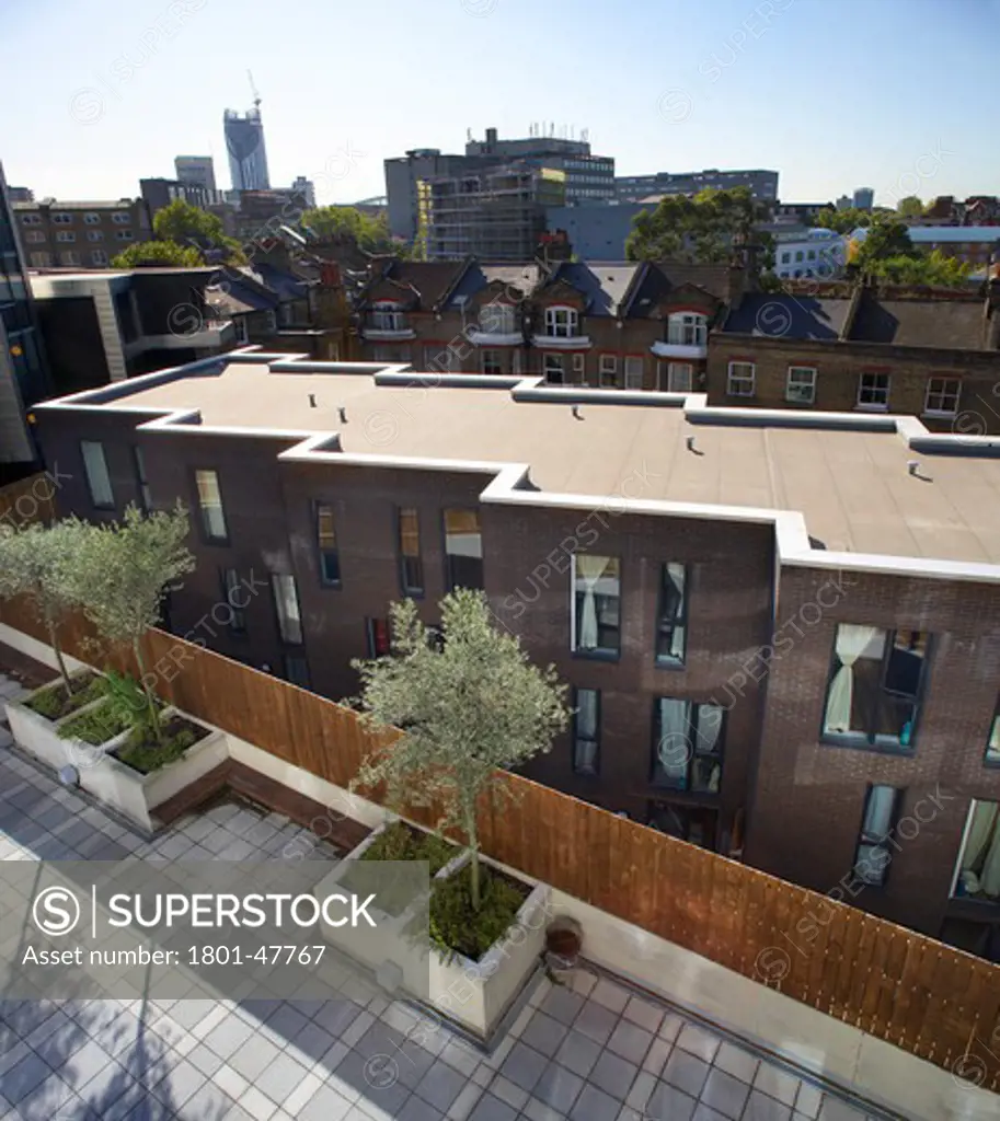134-144 Southwark Bridge Road, London, United Kingdom, Glas Architects, 134-144 SOUTHWARK BRIDGE ROAD GLAS ARCHITECTS LONDON UK 2009. AN ELEVATED SHOT FROM AN APARTMENT BALCONY SHOWING THE IMPRESSIVE VIEW OF THE CITY