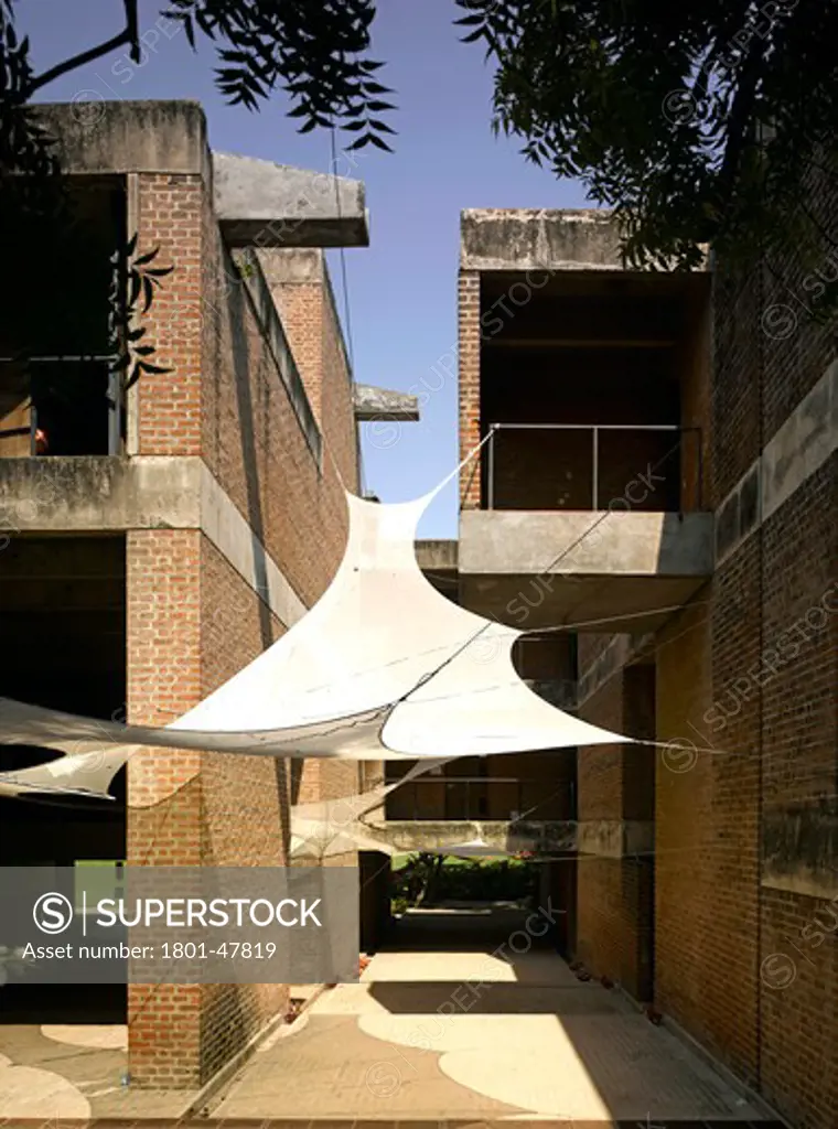 Cept University (Centre for Environmental Planning and Technology), Ahmedabad, India, Balkrishna Doshi, CEPT UNIVERSITY ARCHITECTURE SCHOOL-VIEW ALONG WALKWAY WITH STUDENT PROJECT