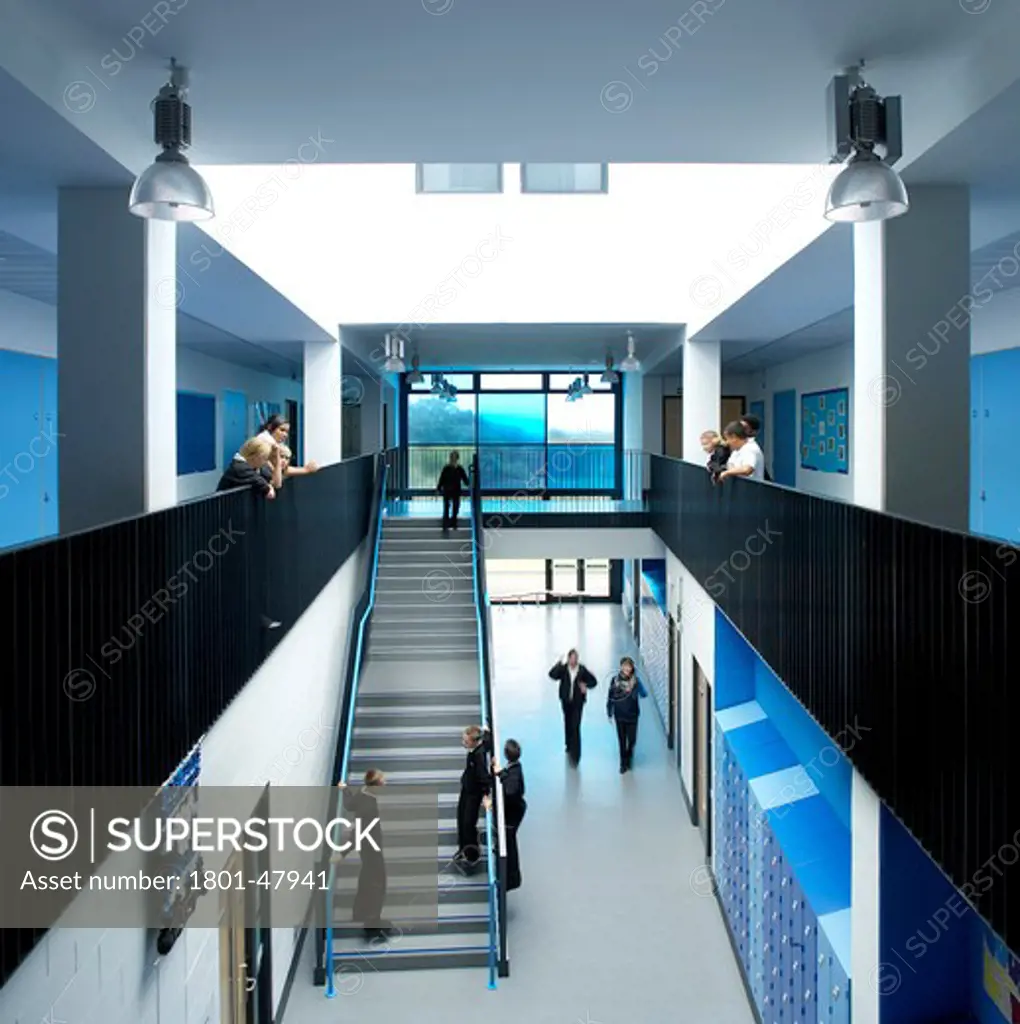Brislington Enterprise College, Bristol, United Kingdom, Flacq Architects, BRISLINGTON ENTERPRISE COLLEGE FLACQ ARCHITECTS BRISTOL 2008. AN ELEVATED INTERIOT SHOT SHOWING STUDENTS IN THE SPACIOUS STAIRWAY AREA