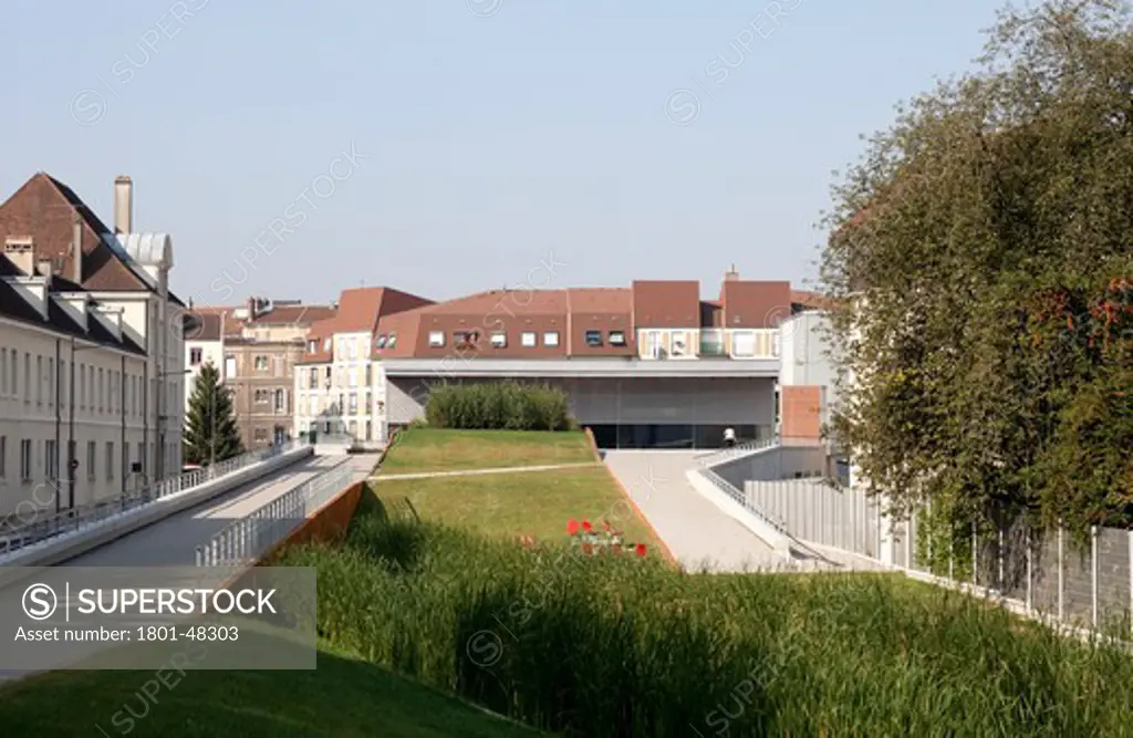 Campus Des Comtes De Chamagne, Troyes, France, Lipsky and Rollet, Universitaire Campus Troyes. Arch: Lipsky-Rollet Universitaire Campus Troyes. Arch: Lipsky-Rollet Landscaping