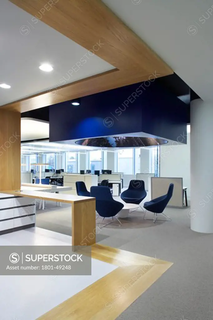 O2 Headquarters, Slough, United Kingdom, Tp Bennett, O2 HEADQUARTERS TP BENNETT BATH ROAD SLOUGH BERKSHIRE UK 2009. INTERIOR VIEW OF THE OPEN PLAN OFFICE AND MEETING AREAS SHOWING THE MODERN DECOR