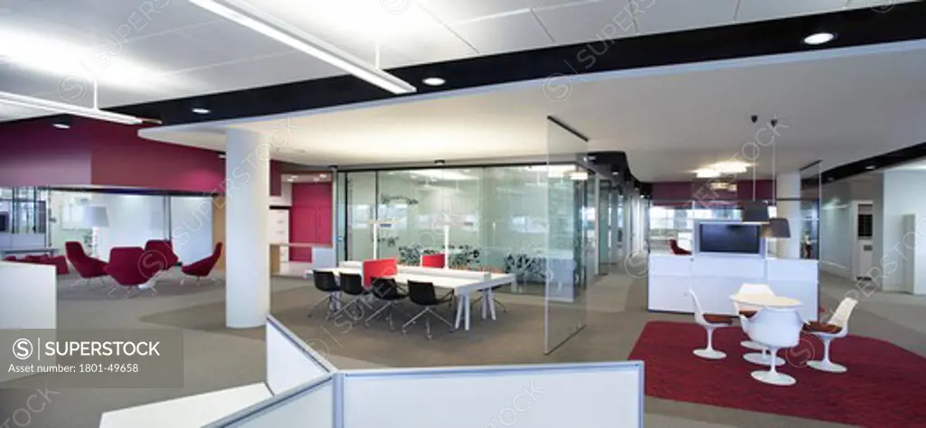 O2 Headquarters, Slough, United Kingdom, Tp Bennett, O2 HEADQUARTERS TP BENNETT BATH ROAD SLOUGH BERKSHIRE UK 2009. INTERIOR VIEW OF THE OPEN PLAN OFFICE AND MEETING AREAS SHOWING THE MODERN DECOR