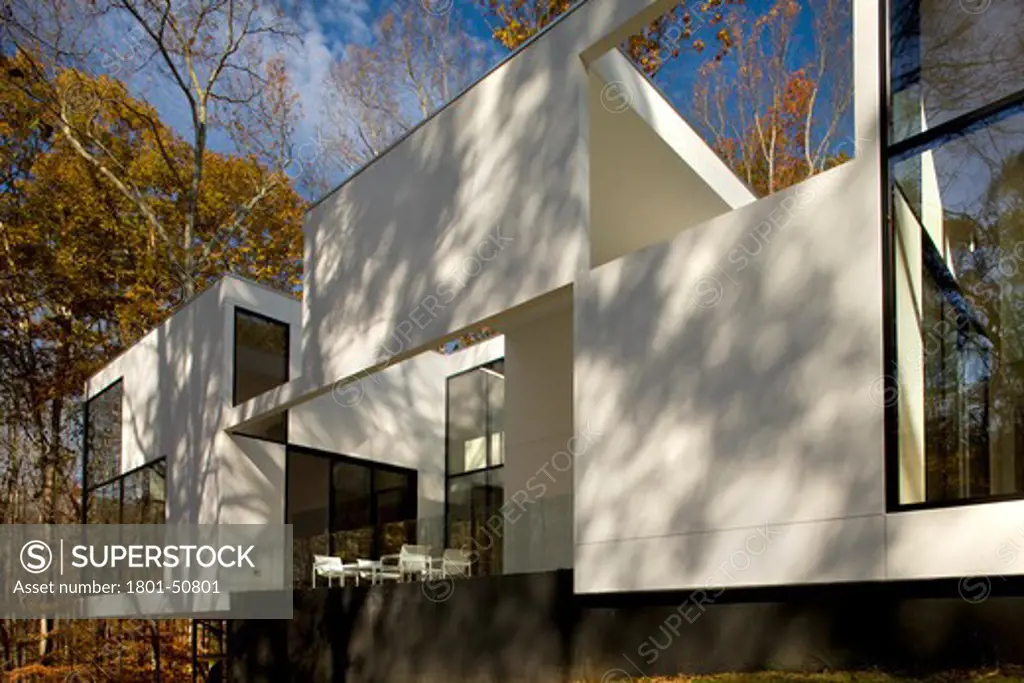 Graticule, Rock Creek, United States, David Jameson, GRATICULE HOUSE DAVID JAMESON ARCHITECTS ROCK CREEK VIRGINIA USA 2009 SIDE COURTYARD AND FLOATING REAR VIEW