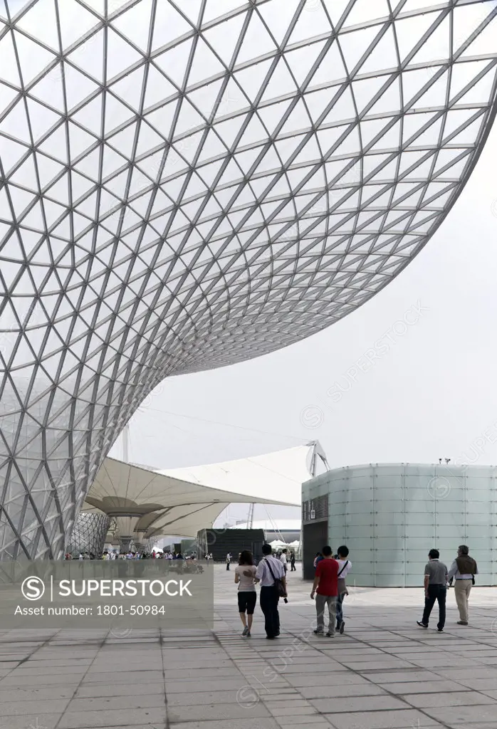 Shanghai Expo 2010 Expo Axis, Shanghai, China, Sba International Stuttgart/knippers Helbig Advanced Engineering, SHANGHAI EXPO 2010 EXPO AXIS SBA INTERNATIONAL STUTTGART/KNIPPERS HELBIG ADVANCED ENGINEERING VIEW OF MEMBRANE ROOFS AND STEEL AND GLASS STRUCTURAL CANOPY WITH VISITORS