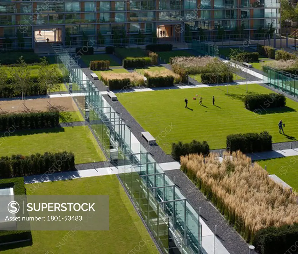 Highbury Square Arsenal Stadium Residential Flats London Allies And Morrison 2009 High Angle View Of Sunlit Garden Square In Former Pitch