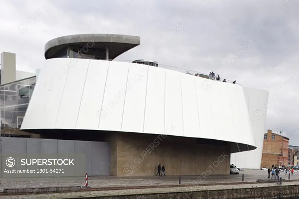 Behnisch Architekten  Ozeaneum Sralsund  Germany  Curved Facade