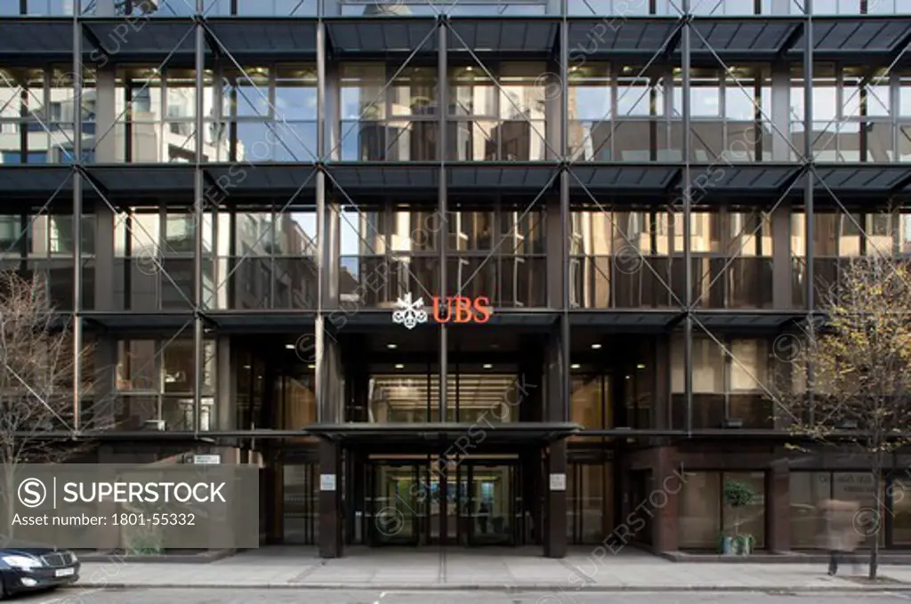 City Of London 2010  Ubs   1 Finsbury Avenue   London  Ec2M 2Pp  Arup Associates  Out Side Strait On From Street With Blurred Movement