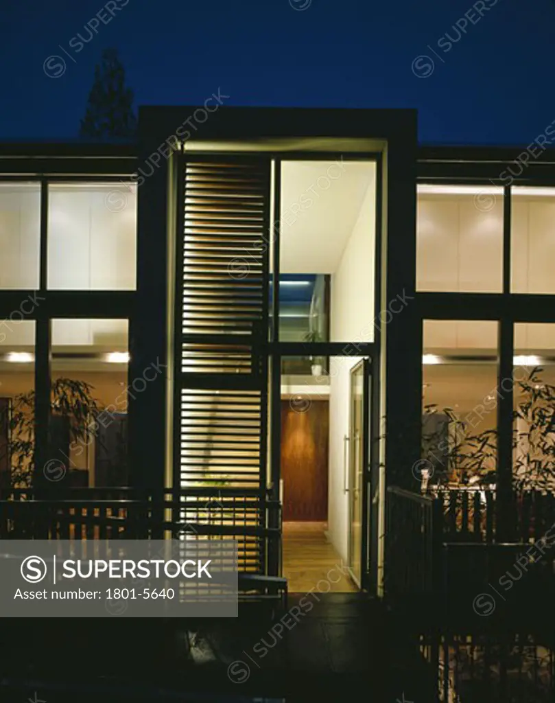 PRIVATE HOUSES, LONDON, UNITED KINGDOM, BUILDING 2 ENTRANCE AT TWILIGHT, BUCKLEY GRAY YEOMAN