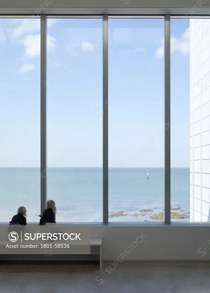Turner Contemporary Art Gallery David Chipperfield Architects Margate Uk 2011 - Gallery Interior With Children Looking Out To Sea
