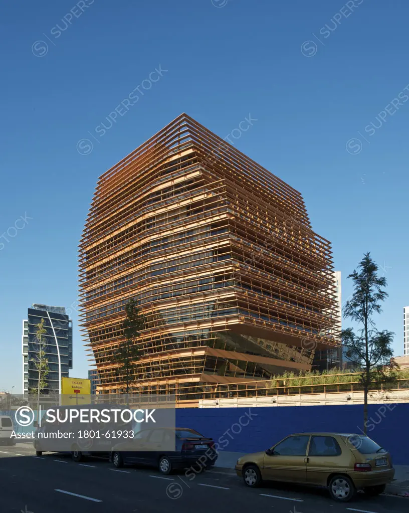 Cmt- Communications Market Commission Hq Ib Barcelona By Batlle I Roig. Morning Lateral View