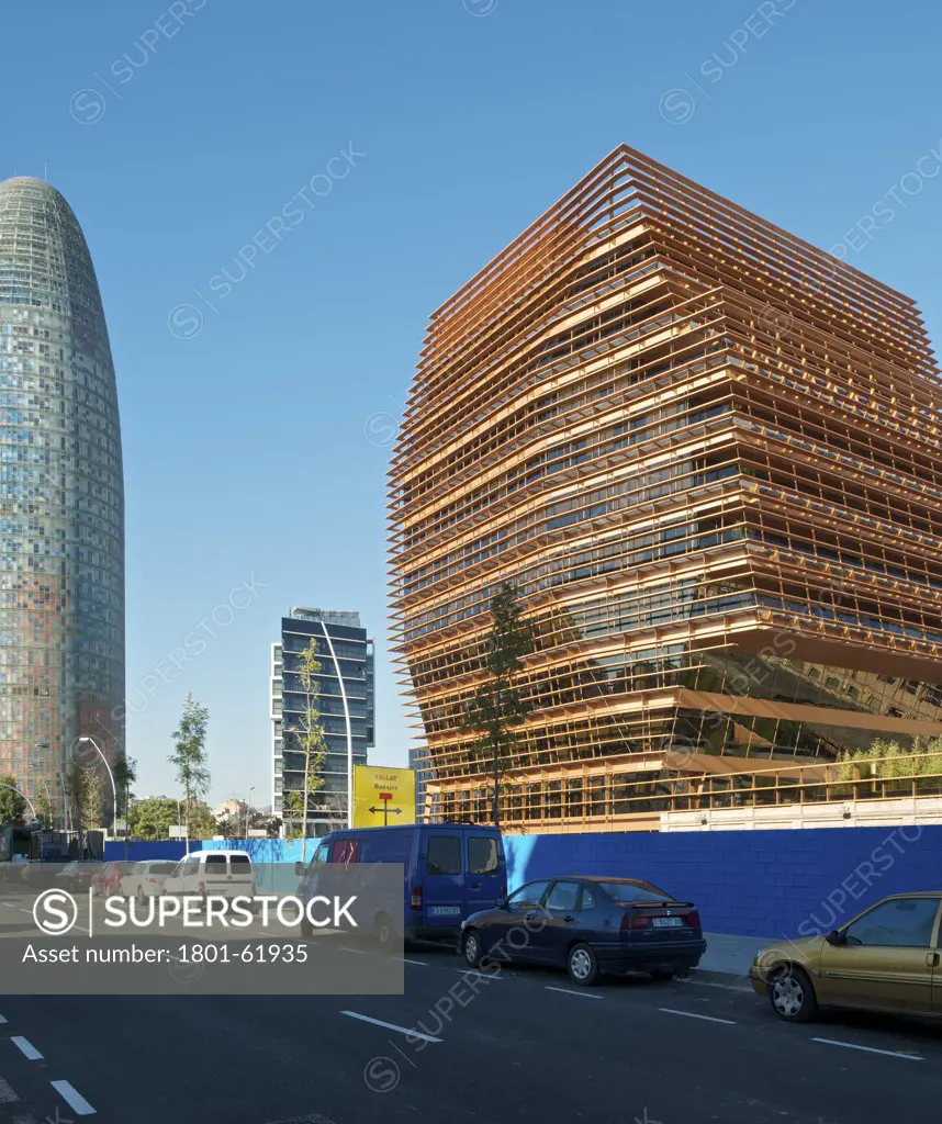 Cmt- Communications Market Commission Hq Ib Barcelona By Batlle I Roig. Morning Lateral View With Togge Agbar