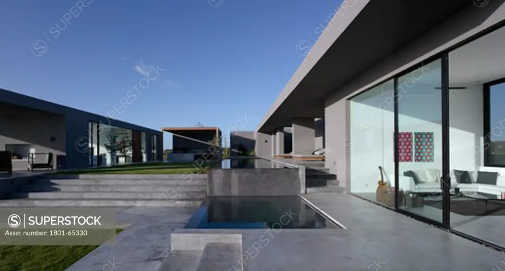 Villalagos House 2 Infinity Pool And Courtyard