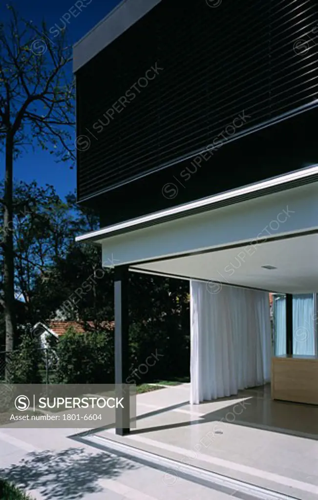 ROSE BAY HOUSE, ROSE BAY, SYDNEY, NEW SOUTH WALES, AUSTRALIA, CORNER + COLUMN - CURTAINS OPEN. LOUVERS CLOSED, CHENCHOW LITTLE ARCHITECTS