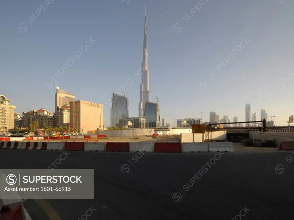 Burj Khalifa  Som  Skidmore  Owings and Merrill  Dubai  Uae  2010  General View From Street