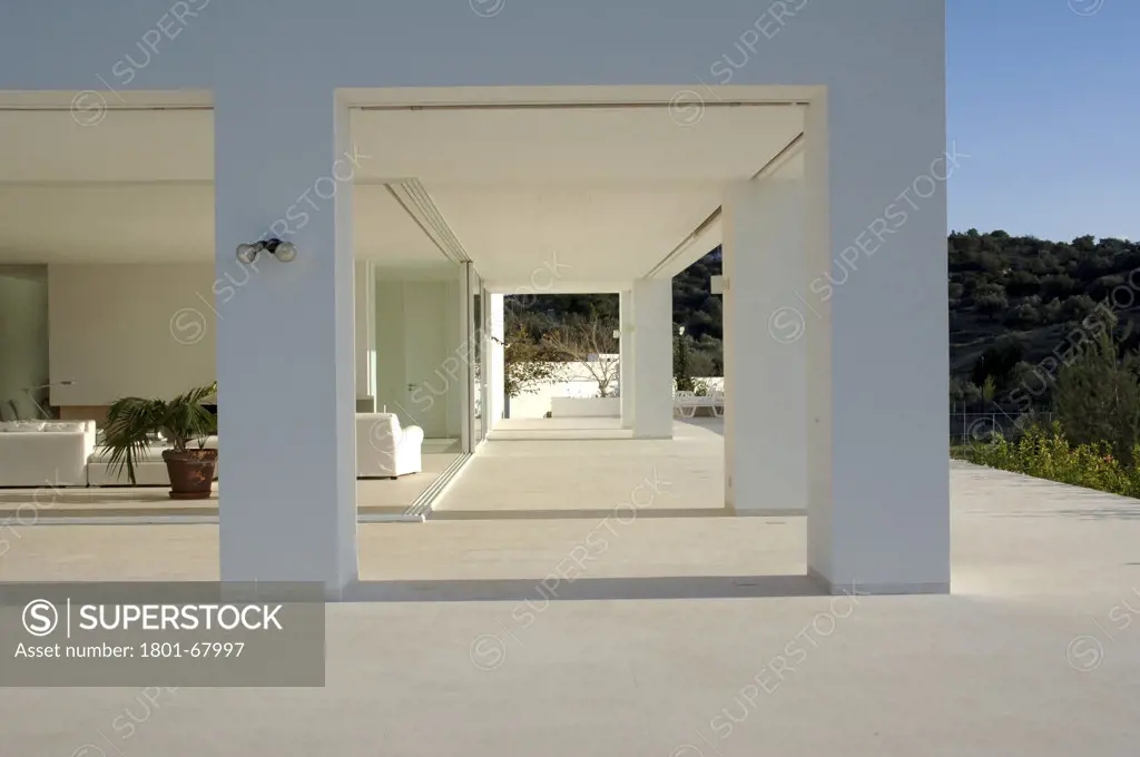 Private House Int With Open Walls