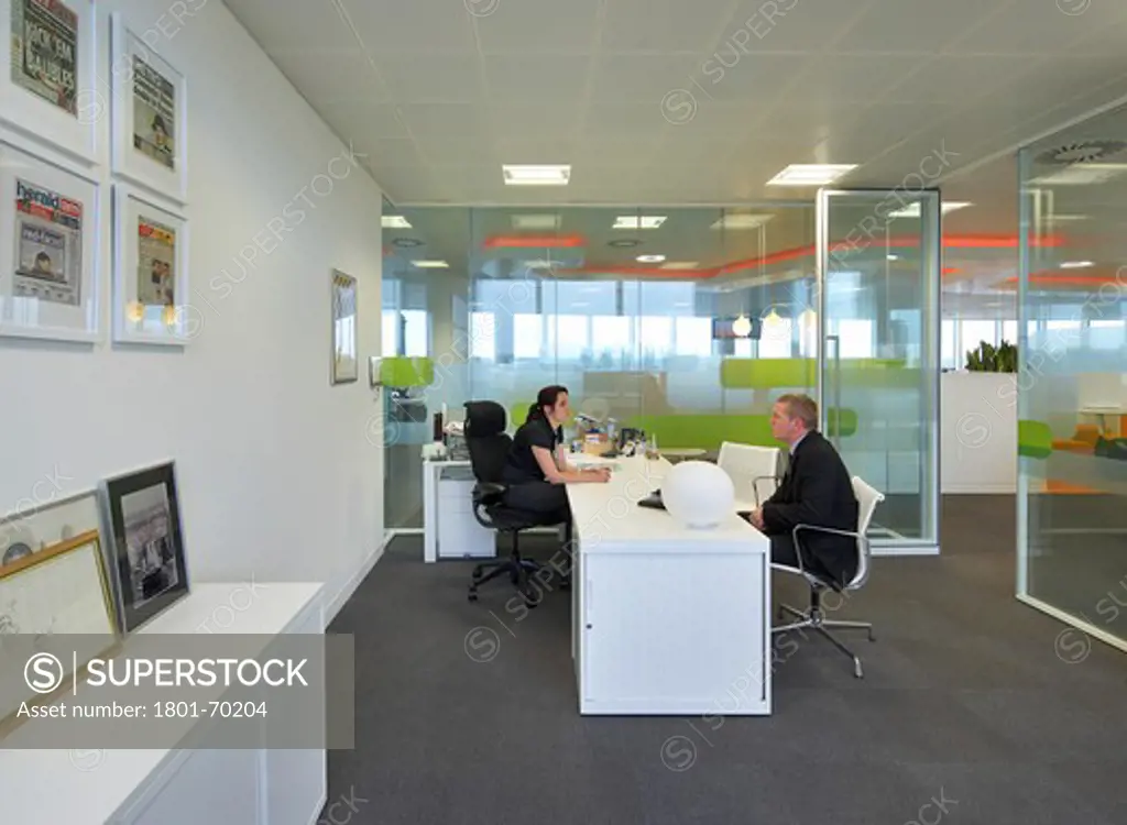 The Peninsula  Id:Sr,Sheppard Robson  Manchester  2010  Office With People Sitting At Desk