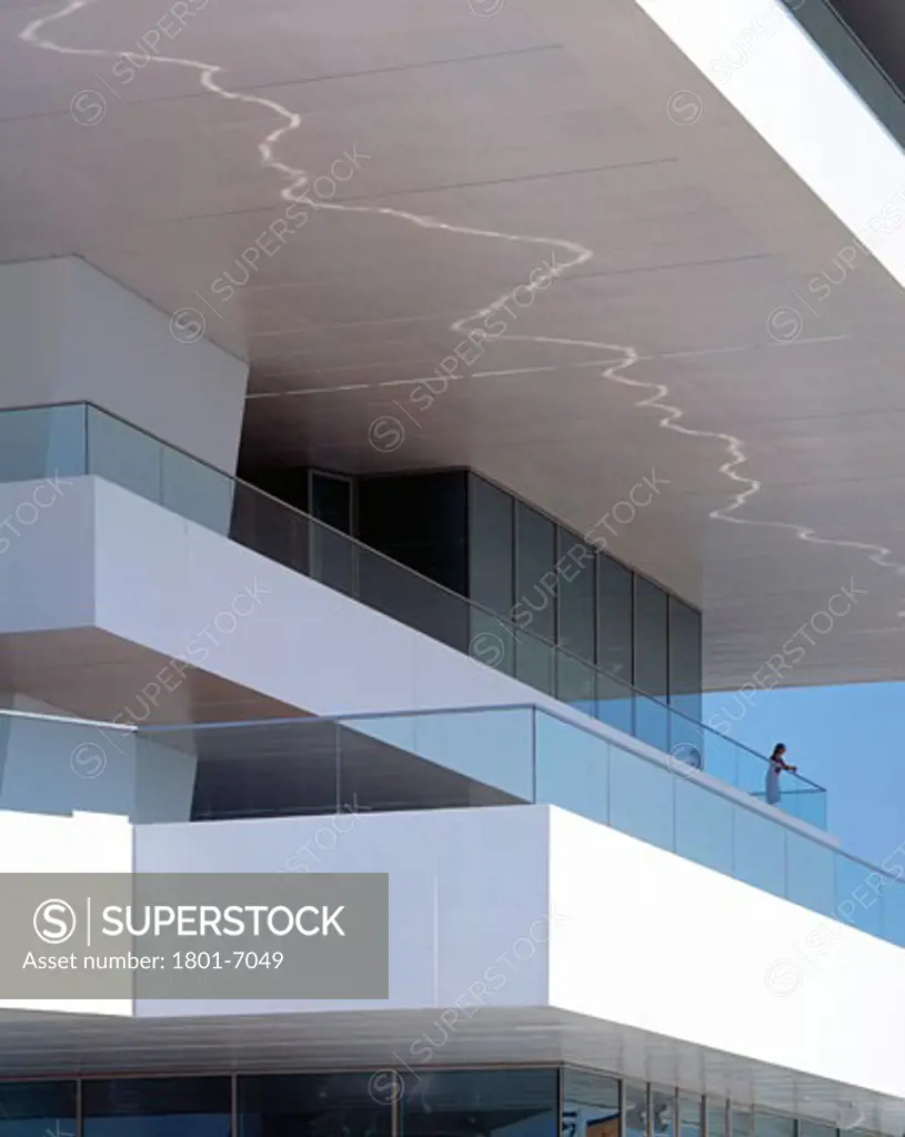 VELES E VENTS / AMERICA'S CUP BUILDING, CITY PORT AMERICA'S CUP, VALENCIA, SPAIN, CANTILEVERED BALCONIES SHOWING GLASS PARTITIONS, DAVID CHIPPERFIELD
