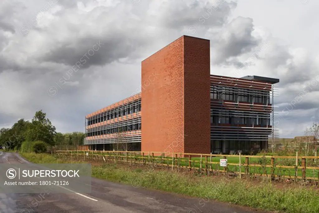 Hanson Hq  Tp Bennett  Stewartby  Bedfordshire  Uk  2009. Exterior Day Time Shot Showing The Bold Lines Of The Building In Its Countryside Setting