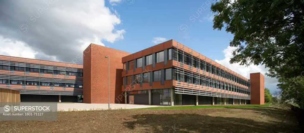 Hanson Hq  Tp Bennett  Stewartby  Bedfordshire  Uk  2009. Panoramic Exterior Day Time Shot Showing The Bold Lines Of The Building Against The Blue Sky