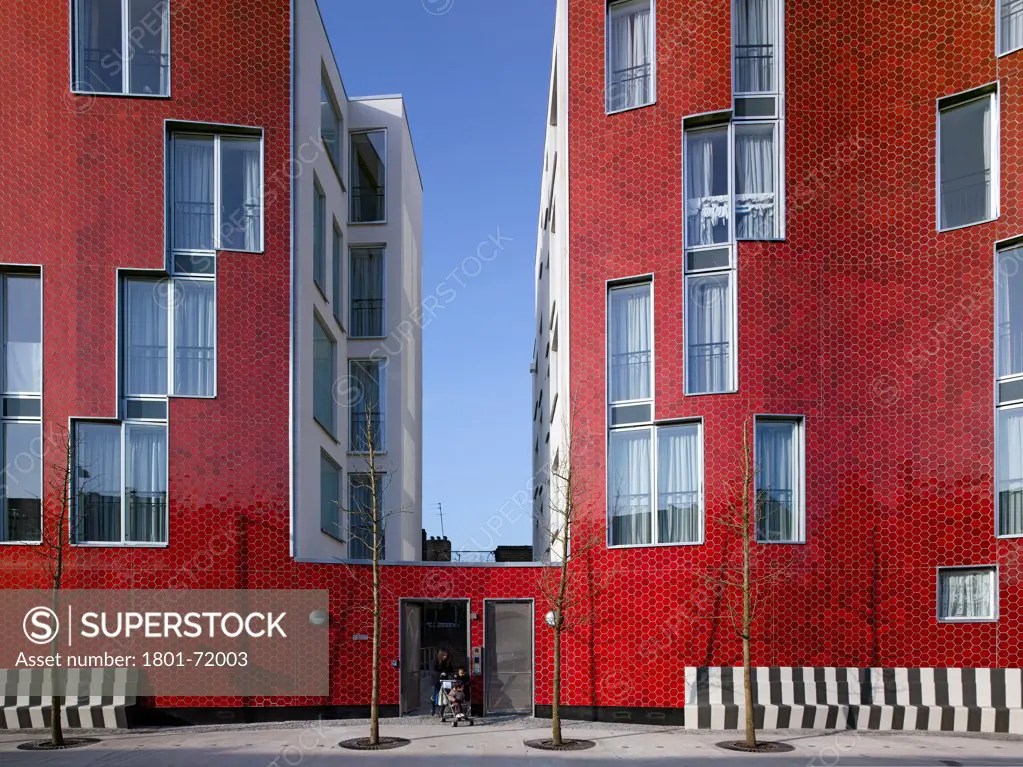 Brandon Street Housing, London, United Kingdom. Architect Metaphorm, 2012. Frontal via of housing entrance gate.