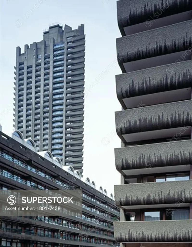 BARBICAN ESTATE 1982, SILK STREET, LONDON, EC2 MOORGATE, UNITED KINGDOM, SHAKESPEARE TOWER WITH DEFOE HOUSE AND LAUDERDALE TOWER BEHIND, CHAMBERLIN POWELL AND BON