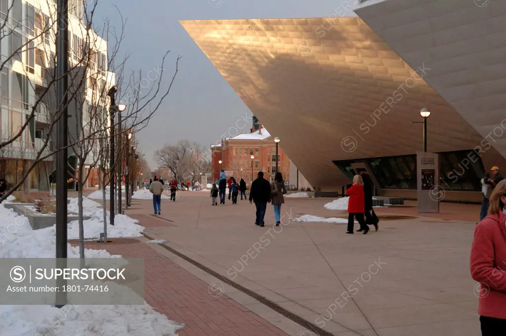 Extension to the Denver Art Museum, Frederic C. Hamilton Building, Denver, United States. Architect: Daniel Libeskind, 2006. External view with light reflections, Residences at the Museum partly visible.