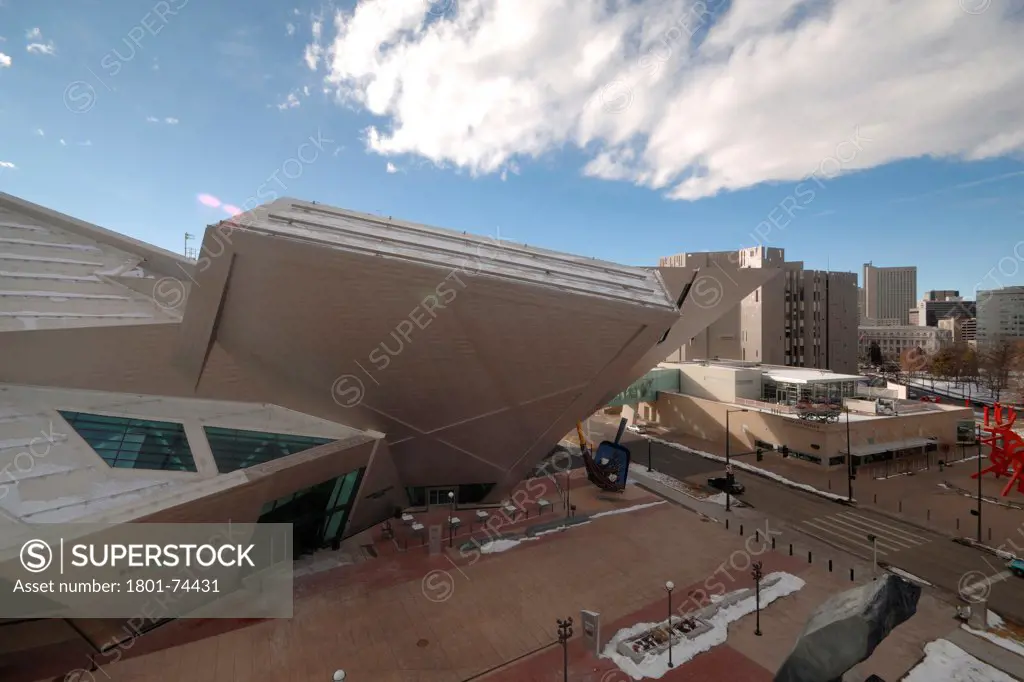 Extension to the Denver Art Museum, Frederic C. Hamilton Building, Denver, United States. Architect: Daniel Libeskind, 2006. External view, old museum in the background.