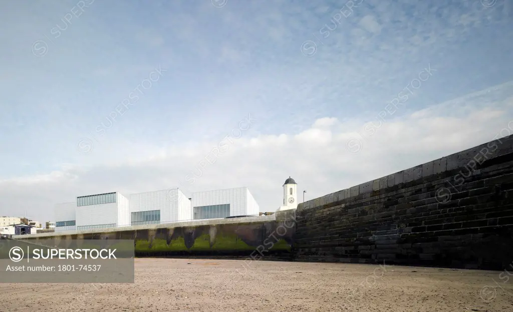 Turner Contemporary Gallery, Margate, United Kingdom. Architect: David Chipperfield Architects Ltd, 2011. North elevation from beach.