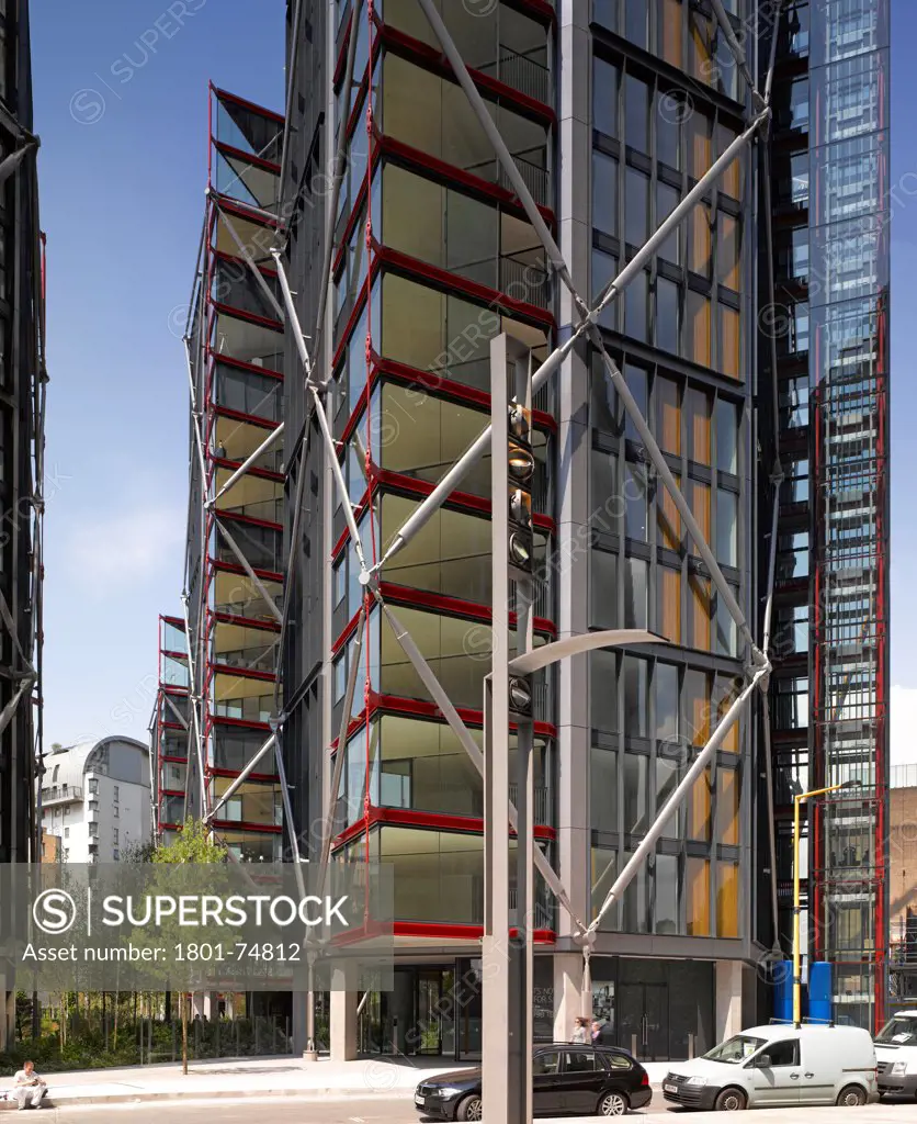 Neo Bankside, London, United Kingdom. Architect: Rogers Stirk Harbour + Partners, 2011. Overall exterior view.