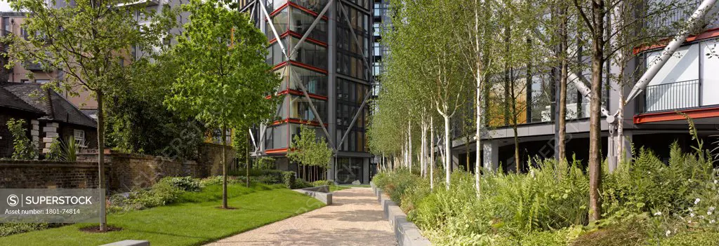 Neo Bankside, London, United Kingdom. Architect: Rogers Stirk Harbour + Partners, 2011. Panoramic view of landscaping to the rear.