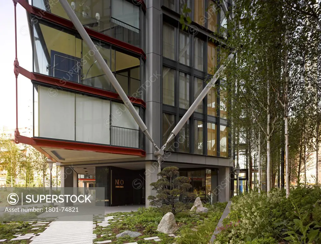 Neo Bankside, London, United Kingdom. Architect: Rogers Stirk Harbour + Partners, 2011. Overall landscaping view.