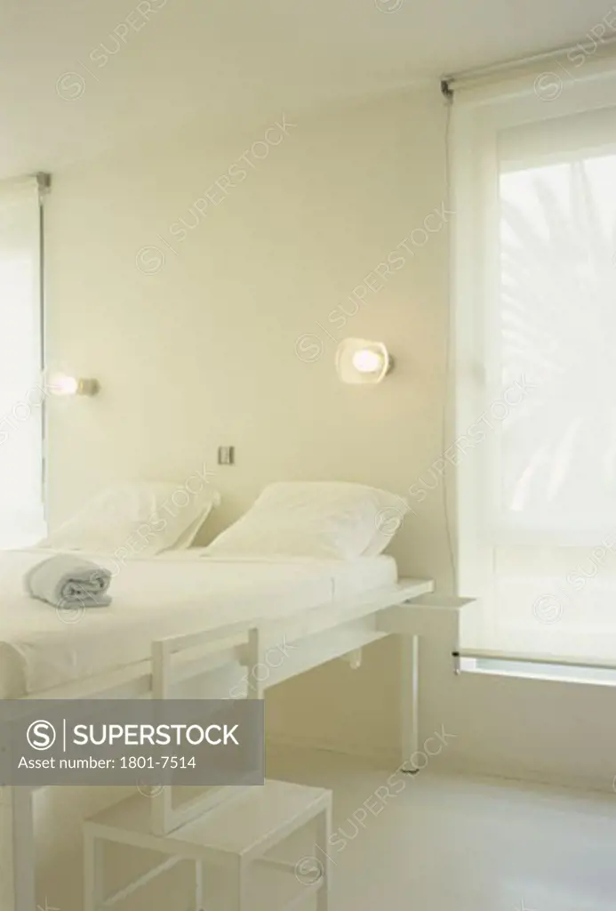 HI HOTEL, 3 AVE DES FLEURS, NICE, FRANCE, WHITE AND WHITE BEDROOM AND TERRACE, MATALI CRASSET PRODUCTIONS