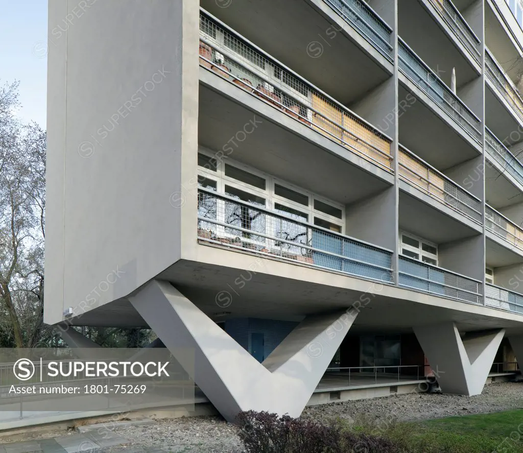 Interbau Berlin, Berlin, Germany. Architect: Various Architects, 1957. Corner view of Oscar Niemeyer residential tower.